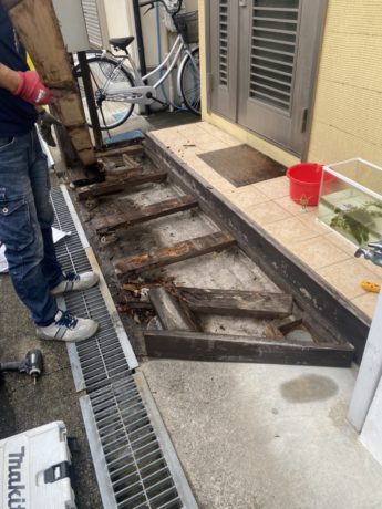 着工中　ウッドデッキ木材　修繕　腐食